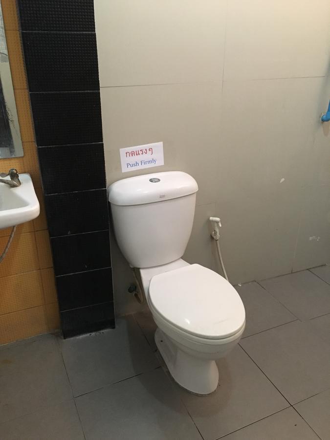 Railway Hostel (Adults Only) Chumphon Ngoại thất bức ảnh